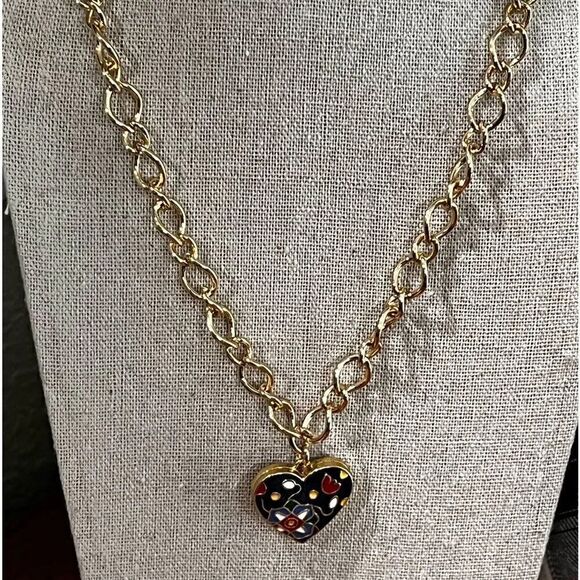 NWT Dillard’s Gold Necklace, Blue, Red, Yellow, Heart ♥️ Pendant #JW7 - Picture 3 of 3